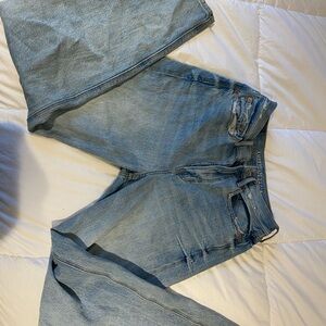American eagle light wash size 4 jeans (short)